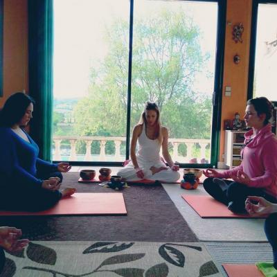 Meditación en espacio cubierto