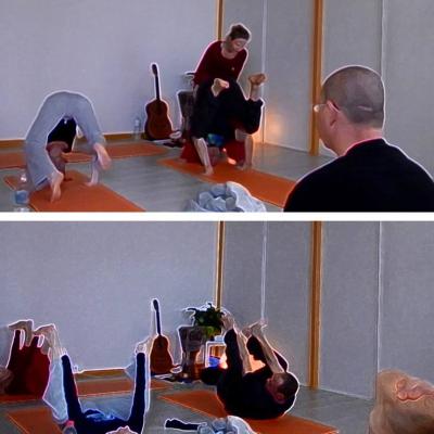 Clase grupal de Yoga Integral
